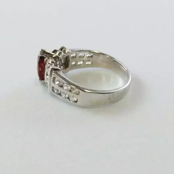 GARNET and CZ RING centerStunning GARNET and CZ stone marquise cut. 🤩.925 - Picture 4 of 6
